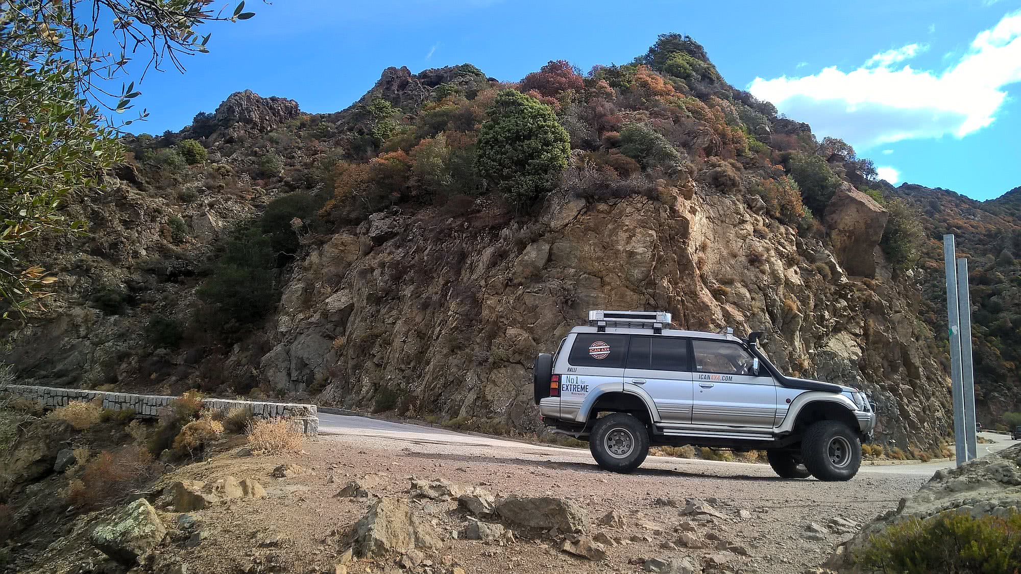 Wynajem namiotu dachowego – rewolucja w kempingu i mobilnych przygodach na świeżym powietrzu